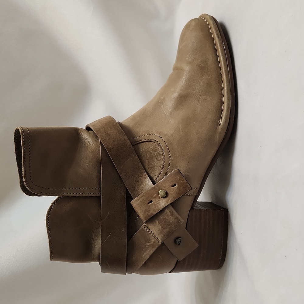 UGG Elysian Tan Leather Heeled Ankle Booties Boots (w size 7.5) - Picture 2 of 16